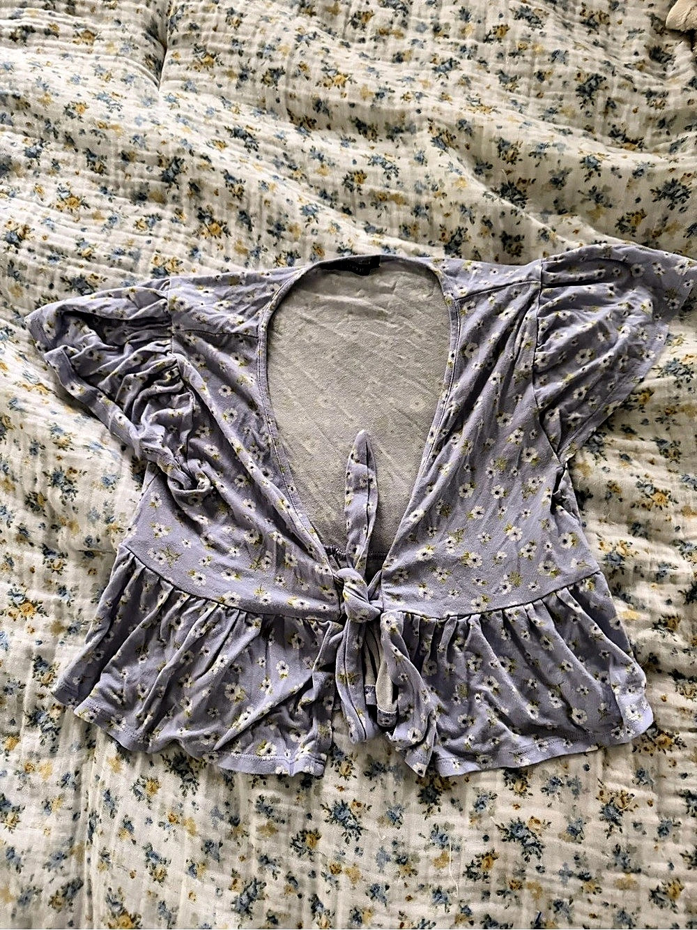 Forever 21 Floral Tie-Front Blouse in Purple & White size S/M